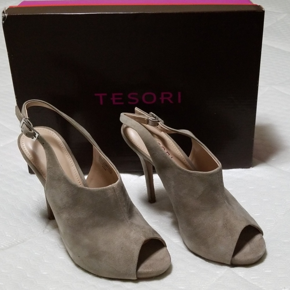 Tesori Peep Toe Sling Back Heels Size 7.5